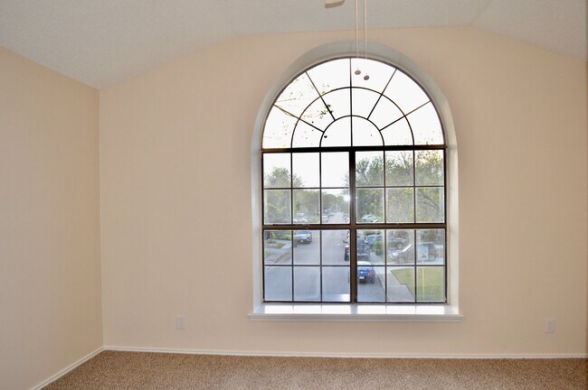 Building Photo - Beautifully updated move-in ready 3/2.5