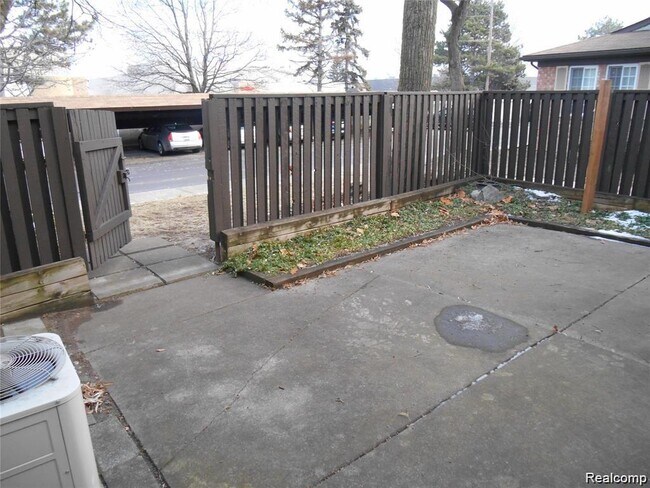 Building Photo - 2130 Wickham St