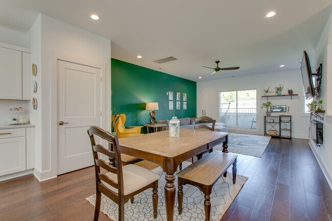 Building Photo - 732 Inspiration Blvd