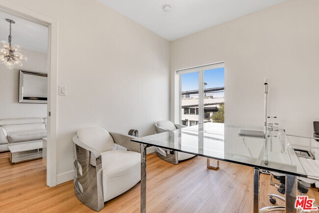 Building Photo - 6212 Santa Monica Blvd