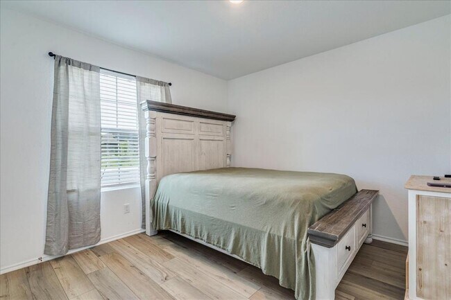Building Photo - 389 Salt Springs Rd