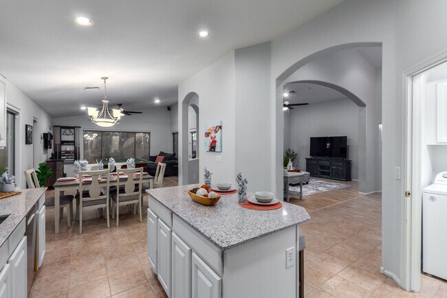 Building Photo - 214 N 165th Dr