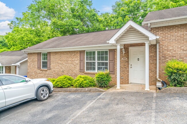 Building Photo - 3518 Acorn Woods Way,