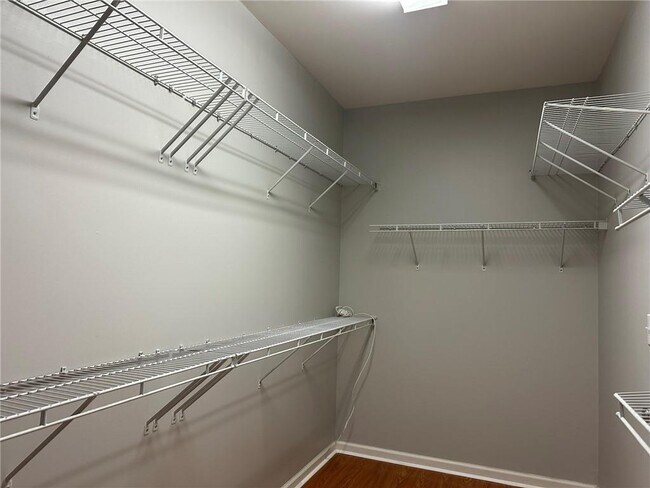 Building Photo - 669 Maple Grove Way