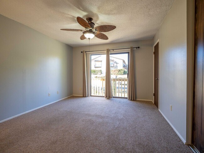 Building Photo - 1209 Hi Stirrup