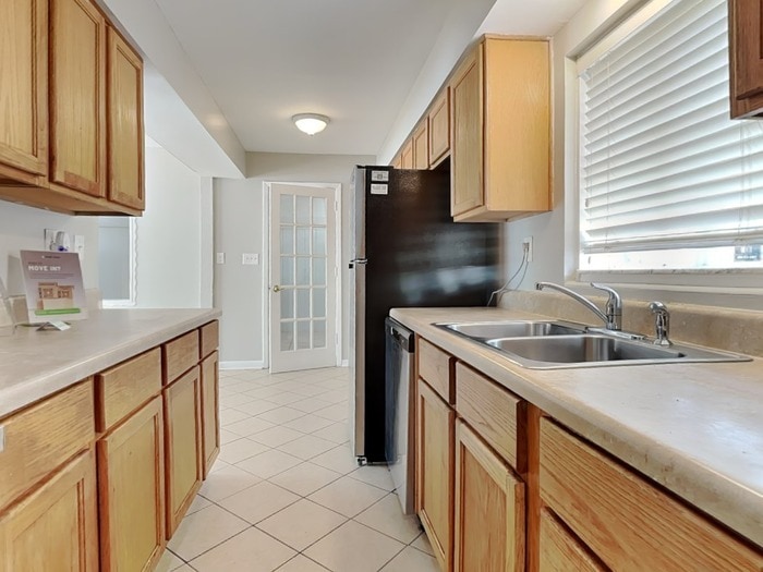 Building Photo - 10927 Regency Dr