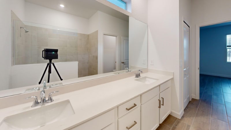 Building Photo - 7913 Lakes Edge Ln