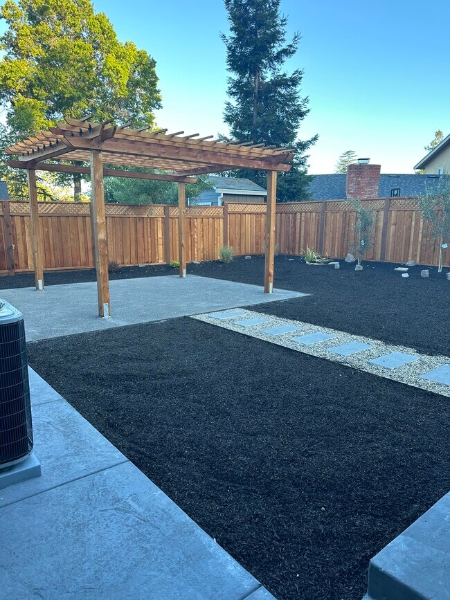 Building Photo - 2322 Parkwood Ct