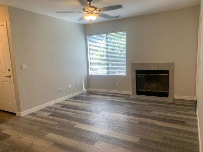 Building Photo - Downstairs 2 bed 2 bath brand new condo wi...