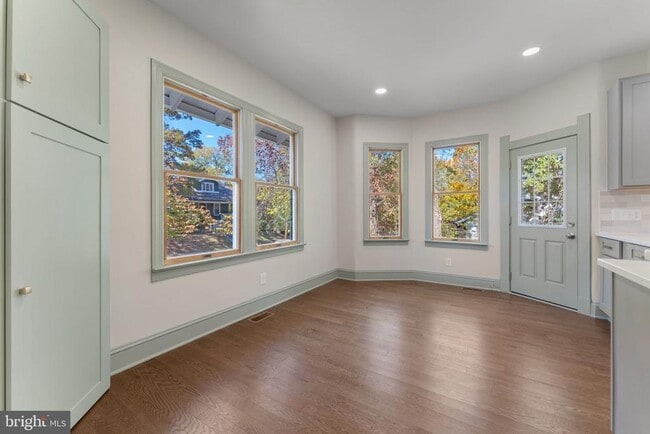 Building Photo - 6107 44th Ave