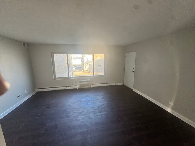 Building Photo - Warren Ave (A+B Units)