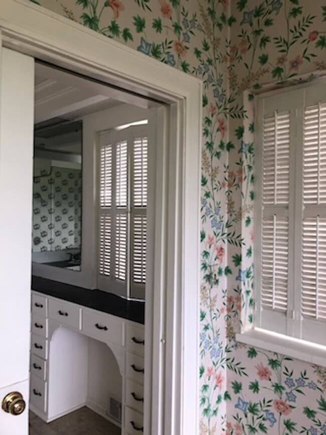 Building Photo - Vintage Style Home on Large Estate A Must See