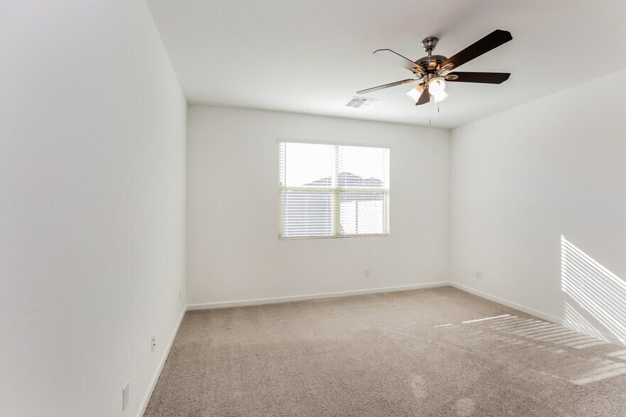 Building Photo - 6751 W Pedro Ln