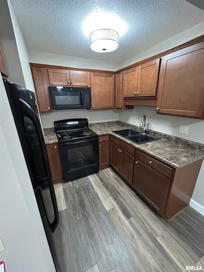 Building Photo - 5029 N Lakeside Pl