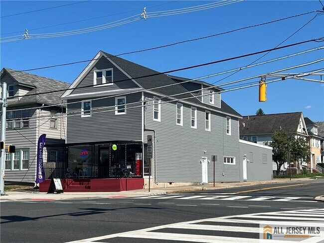 Primary Photo - 588 Livingston Ave