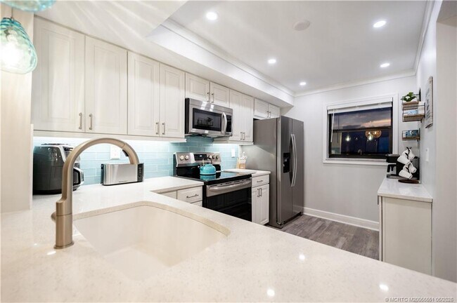 Building Photo - 9400 S Ocean Dr