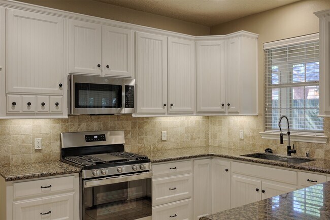 Building Photo - 14918 Pollux Dr