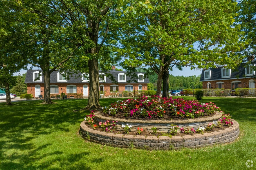 Primary Photo - Continental Plaza Apartments
