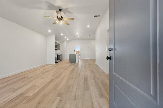 Building Photo - 2609 Garland Ave