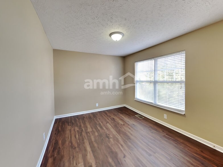 Building Photo - 1700 Stone Hollow Ct