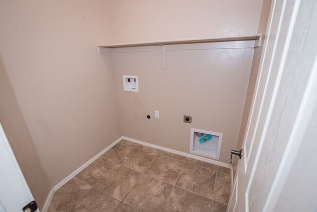 Building Photo - Beautiful Custom Home with 4 Bedrooms, 2 Bath, 3 Car Garage, Central A/C