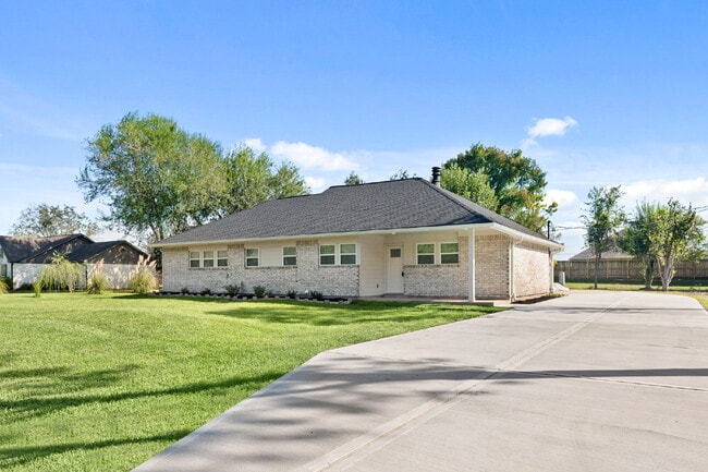 Primary Photo - Fully Remodeled Country Home on Half an Ac...