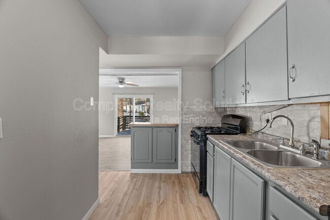 Building Photo - 409 Caithness Rd