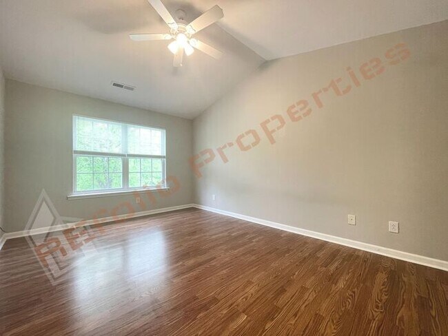 Building Photo - Beautiful 3 Bedroom 1 Car-Garage Home loca...