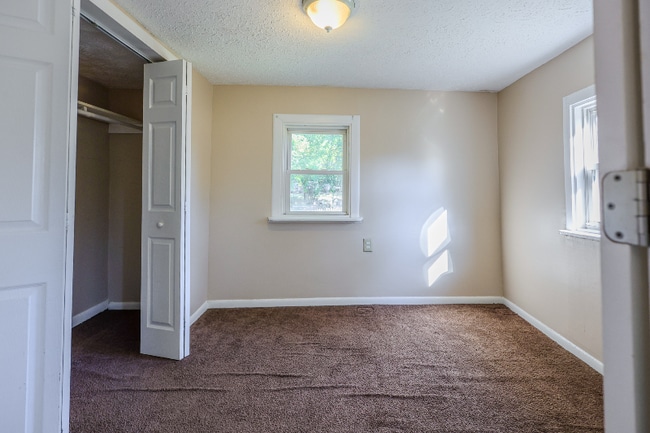 Building Photo - 6198 Hillford Ave NE