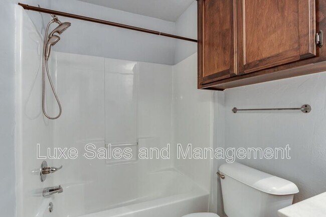 Building Photo - 1174 Misty Dr NW