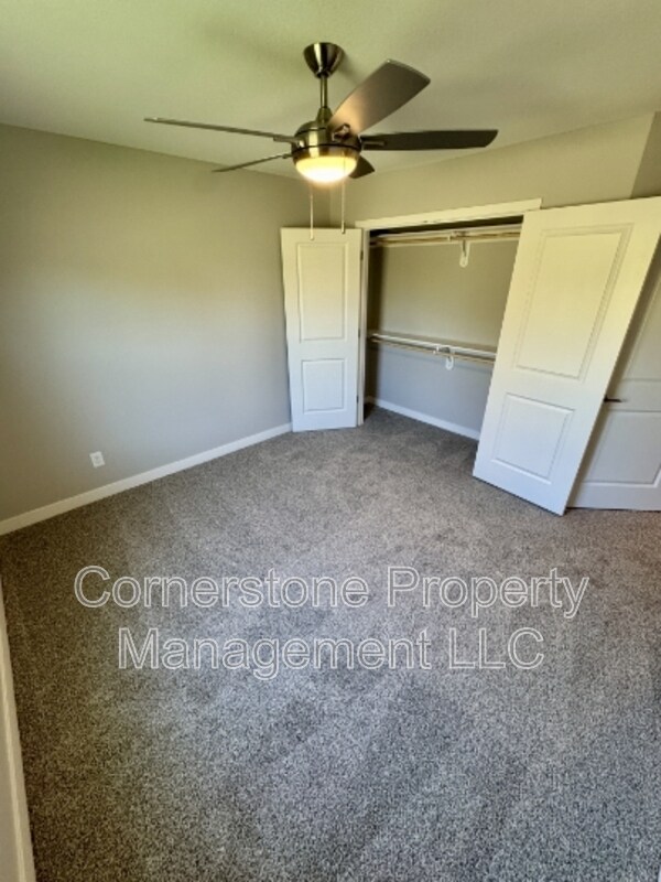 Building Photo - 8431 Valley Spring Dr