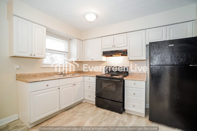 Building Photo - 3020 Rivercliff Rd