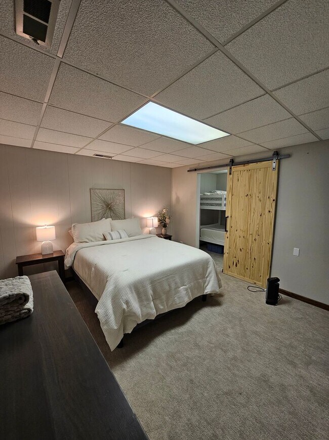 Building Photo - Remarkable 5 Bedroom Home For Rent in Mentor