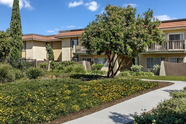 Building Photo - Los Arbolitos Oxnard Apartments