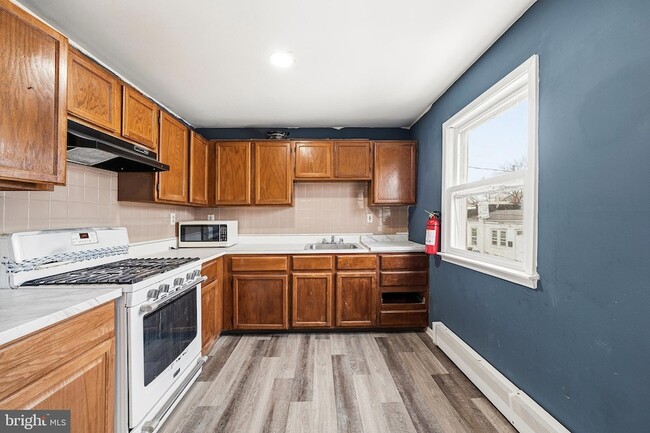 Building Photo - 507 E Airy St