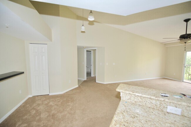 Building Photo - 1100 Crestwood Ct S