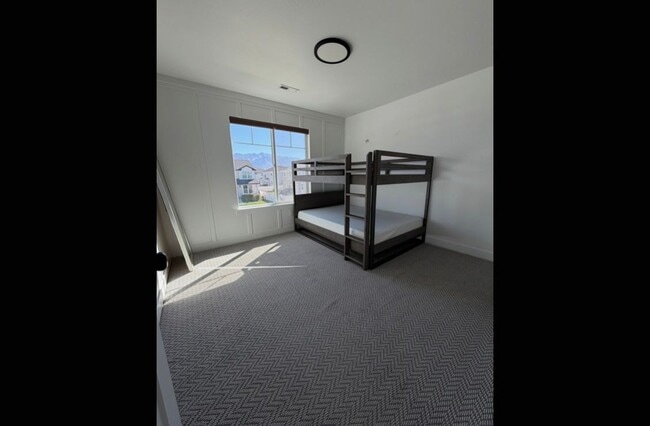 Building Photo - 98 S Serrata Ln