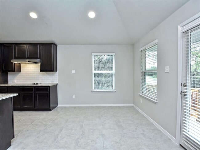 Building Photo - 21310 Mt View Dr