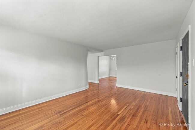 Building Photo - 2731 W Berwyn Ave