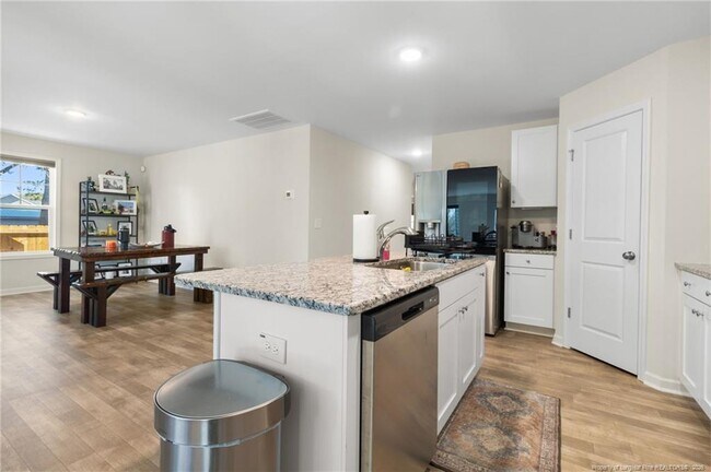 Building Photo - 302 Post Ave