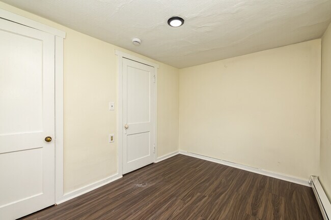 Building Photo - 148 Burgess Ave