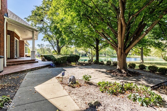 Building Photo - 9628 Summerlakes Dr