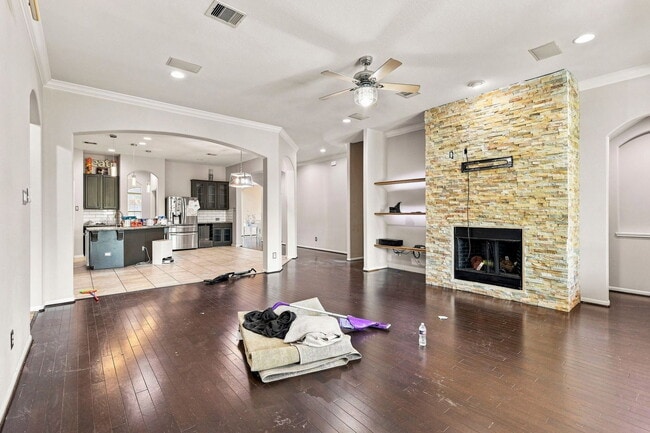 Building Photo - 17915 Creek Bluff Ln