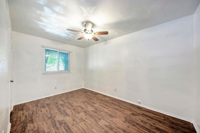 Building Photo - East University Place #104