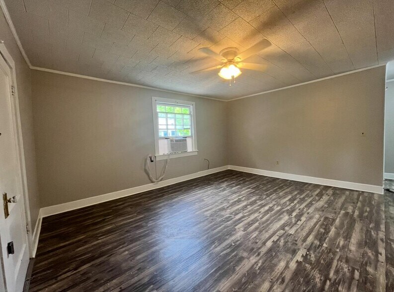 Building Photo - 212 Westwood Dr