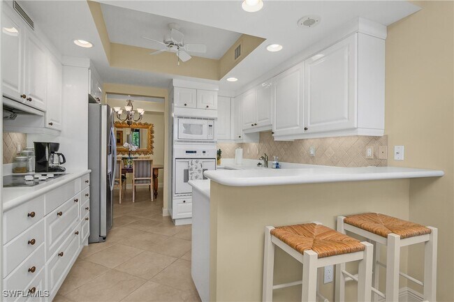 Building Photo - 7225 Pelican Bay Blvd