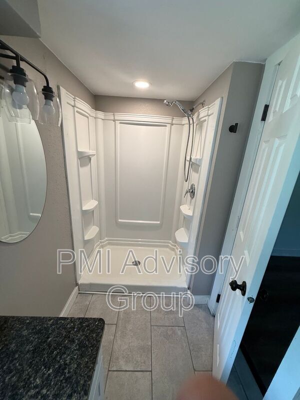 Building Photo - 1409 NE Sardou Ave