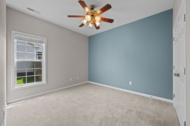 Building Photo - 115 Ravenscroft Way