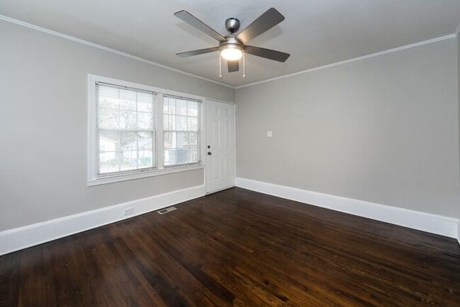 Building Photo - Recently Updated 1BA/1BA Duplex Home with ...