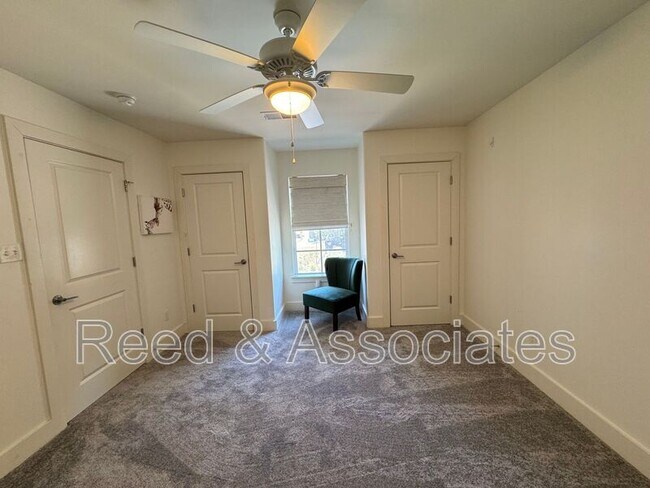 Building Photo - 1080 Blythe St